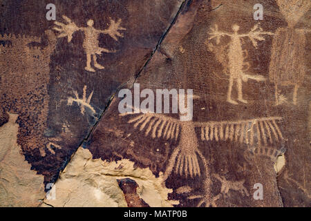 Incisioni rupestri, leggenda rock stato sito archeologico, Wyoming stile Dinwoody antica arte rock Foto Stock