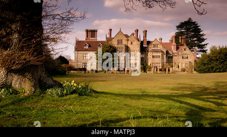 Il manor house al Borde Hill Gardens Vicino a Haywards Heath. Foto Stock