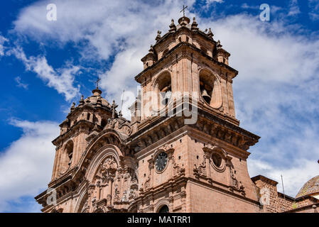 Marzo 30, 2018 - Cusco, Perù: Plaza de Armas e la chiesa della Compagnia di Gesù o la Iglesia de La Compania de Jesus Foto Stock