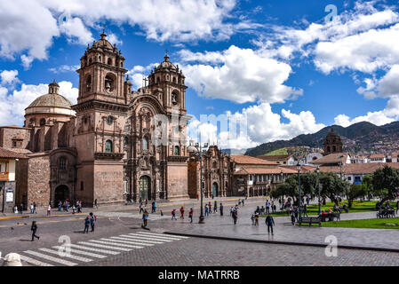 Marzo 30, 2018 - Cusco, Perù: Plaza de Armas e la chiesa della Compagnia di Gesù o la Iglesia de La Compania de Jesus Foto Stock