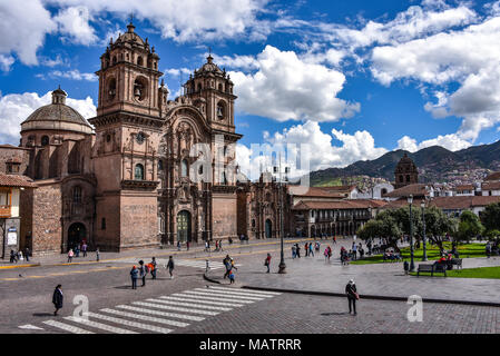 Marzo 30, 2018 - Cusco, Perù: Plaza de Armas e la chiesa della Compagnia di Gesù o la Iglesia de La Compania de Jesus Foto Stock