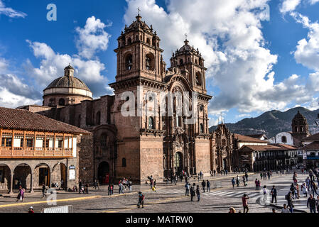 Marzo 30, 2018 - Cusco, Perù: Plaza de Armas e la chiesa della Compagnia di Gesù o la Iglesia de La Compania de Jesus Foto Stock