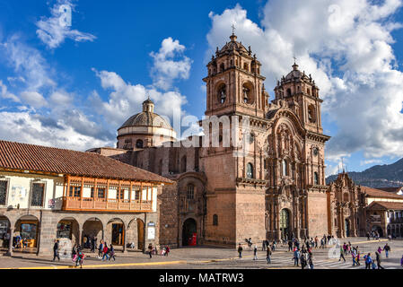 Marzo 30, 2018 - Cusco, Perù: Plaza de Armas e la chiesa della Compagnia di Gesù o la Iglesia de La Compania de Jesus Foto Stock