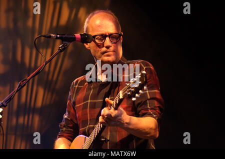 Adrian Edmondson e il cattivo di pastori al Komedia, bagno, Ottobre 2014 Foto Stock