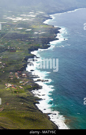 Vista la Frontera Costa del Golfo e la Punta Grande Hotel Dal Mirador de la Peña si affacciano a El Hierro, Isole Canarie, Spagna Foto Stock