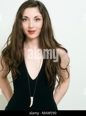 Ritratto di una donna con i capelli lunghi. Foto Stock