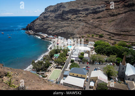 Sant'Elena il lungomare e il porto di Saint Helena, Atlantico del Sud. Foto Stock