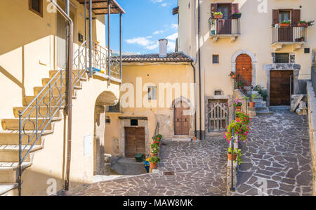Pettorano sul Gizio in un pomeriggio d'estate, borgo rurale in provincia di L'Aquila, Abruzzo, Italia. Foto Stock