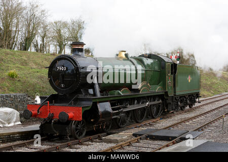 GWR Hall Classe 'Foremarke Hall' locomotiva a vapore a Broadway station, Gloucestershire e Warwickshire Steam Railway, REGNO UNITO Foto Stock