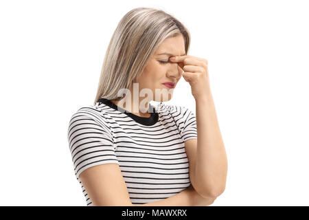 Giovane donna con un mal di testa isolata su sfondo bianco Foto Stock