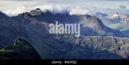 Il Cuillin, avvolto nella nube Foto Stock