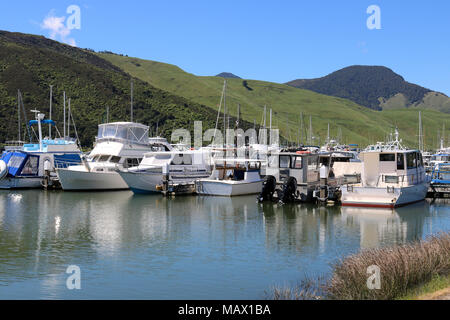 Vista delle barche e yacht in marina a Havelock sul suono Pelorus, regione di Marlborough, Isola del Sud, Nuova Zelanda Foto Stock