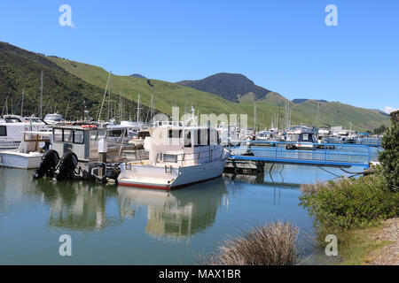 Vista delle barche e yacht in marina a Havelock sul suono Pelorus, regione di Marlborough, Isola del Sud, Nuova Zelanda Foto Stock