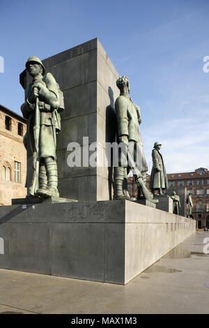 Monumento a Emanuele Filiberto duca d'Aosta (comandante della undefeated Terza Armata italiana nella guerra mondiale 1), Piazza Castello, Torino, Italia. Foto Stock