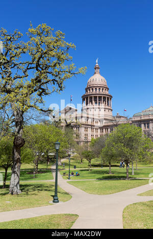 Texas State Capitol Building su una soleggiata giornata di primavera, di Austin in Texas, Stati Uniti d'America Foto Stock