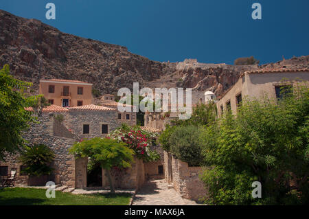 Vista panoramica su 'nascosti' città di Monemvasia al Peloponneso in Grecia Foto Stock