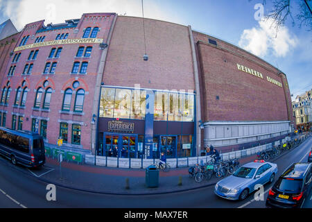 AMSTERDAM, PAESI BASSI, Marzo 10 2018: veduta esterna della birreria Heineke edificio, Heineken Experience Museum di Amsterdam Foto Stock