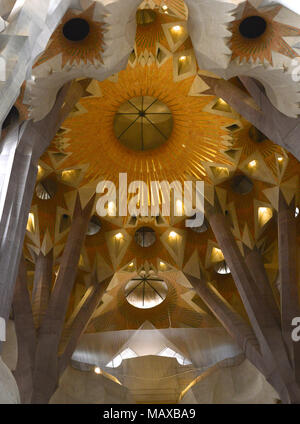 L'incompiuta Sagrada Familia basilica, Barcellona, progettato da Antoni Gaudi Foto Stock