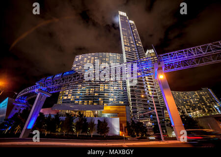 Guardando verso l'alto l'aria Express e l'aria Resort and Casino, Las Vegas, Narvarda, U.S.A. Foto Stock