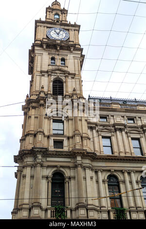 Vista dell'iconica Ufficio Generale delle Poste, costruita in epoca rinascimentale in stile Revival tra il 1860 e il 1907, a Melbourne, Victoria, Australia Foto Stock