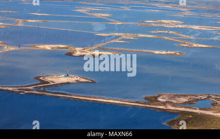 Campo di olio sul lago Samotlor in Russia, vista dall'alto Foto Stock