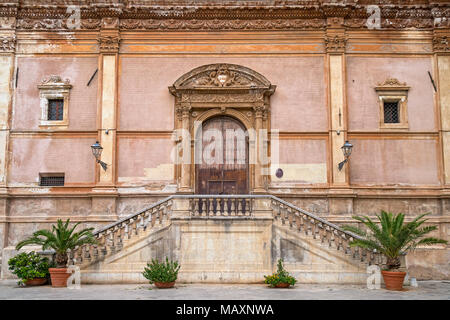 Ingresso alla chiesa di Santa Caterina (chiesa di Santa Caterina) in Piazza Pretoria, Palermo, Sicilia. Foto Stock