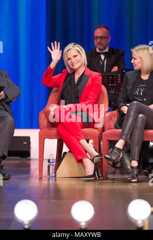 Roma, Italia, 4 Aprile, 2018. Simona Ventura partecipa al Maurizio Costanzo Show a Studios Voxson in Roma, 4 aprile 2018, Italia Credito: Paolo Pirrocco/Alamy Live News Foto Stock