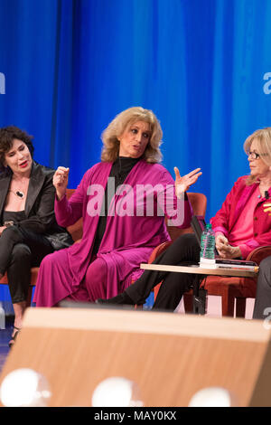 Roma, Italia, 4 Aprile, 2018. Iva Zanicchi partecipa al Maurizio Costanzo Show a Studios Voxson in Roma, 4 aprile 2018, Italia Credito: Paolo Pirrocco/Alamy Live News Foto Stock