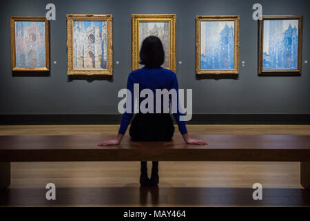 National Gallery di Londra, Regno Unito. 5 Aprile, 2018. I dipinti della cattedrale di Rouen - Il Credit Suisse mostra: Monet & architettura una nuova mostra nell'ala Sainsbury della National Gallery. Credito: Guy Bell/Alamy Live News Foto Stock