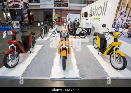 Poznan, Wielkopolska, Polonia. 5 apr, 2018. Poznan Motor Show 2018 è il motore più grande mostra in Polonia e la quarta in Europa. L'edizione di quest'anno presenta i veicoli in quattro saloni: auto, moto, caravanning, carrello e viene tenuto sotto lo slogan "otorization di domani''. In occasione della fiera, è possibile vedere oltre 60 anteprime automotive, concept cars e una visione del futuro del settore automobilistico da ingegneri e progettisti. Credito: Dawid Tatarkiewicz/ZUMA filo/Alamy Live News Foto Stock