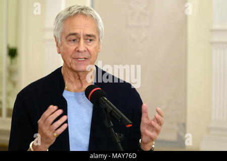 21 marzo 2018, Russia, Mosca: coreografo John Neumeier (R) intervenendo al Teatro Bolscioi di Mosca circa il pezzo di ballo 'Anna Karenina' che anteprime il 23 marzo. Foto: Friedemann Kohler/dpa Foto Stock