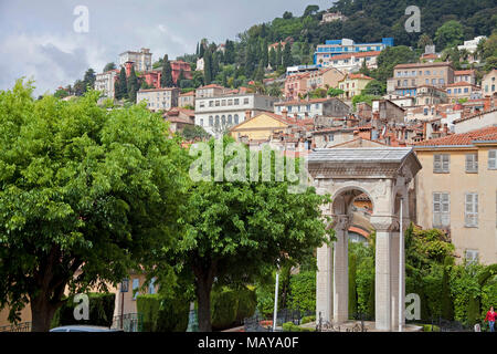 Grassois Aux Morts pour la Francia, guerra monumento alla cattedrale di Notre-Dame du Puy, il centro storico di Grasse, Alpes-Maritimes, Francia del Sud, Francia, Europa Foto Stock