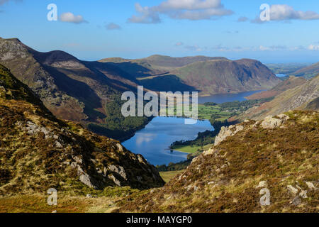 Vista su Buttermere e Crummock acqua da Fleetwith luccio nel Parco nazionale del Lake District in Cumbria, Inghilterra Foto Stock