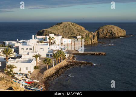 Villaggio di Pescatori di La Isleta del Moro, Riserva Naturale di Cabo de Gata-Nijar, provincia di Almeria, Andalusia, Spagna Foto Stock