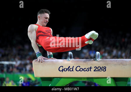 L'Inghilterra Nile Wilson compete sul cavallo Pommel durante la finale della squadra di ginnastica maschile al Coomera Indoor Sports Center durante il giorno uno dei 2018 Commonwealth Games nella Gold Coast, Australia. Foto Stock