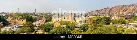 Panorama di Jantar Mantar, una collezione di architettura di strumenti astronomici a Jaipur - Rajasthan, India Foto Stock