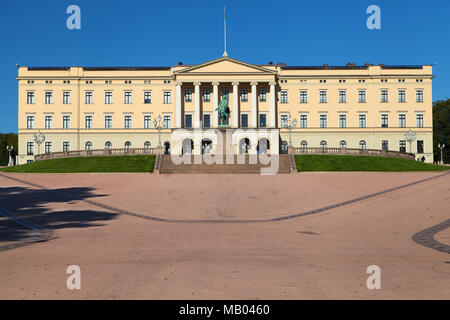 Il palazzo reale di Oslo, Norvegia. Foto Stock