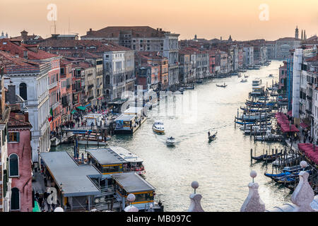 Rialto sul Canal Grande di Venezia Foto Stock