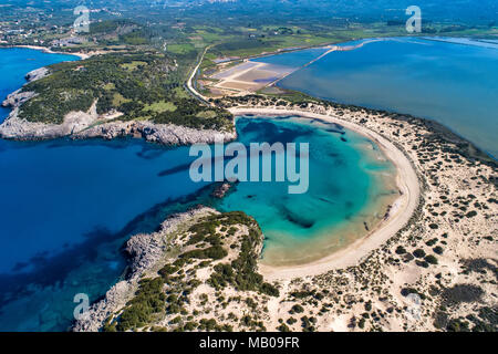 Panoramica vista aerea di voidokilia beach, una delle spiagge migliori in Europa mediterranea, bellissima laguna di Voidokilia da un alto punto di vista, Foto Stock