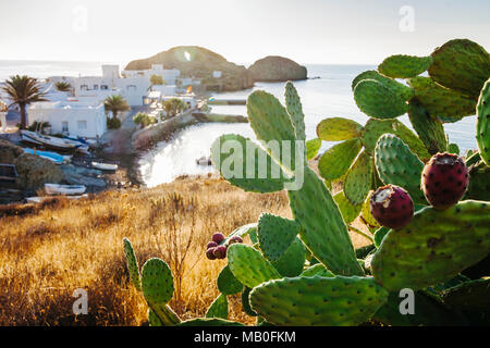 Isleta del Moro, Cabo de Gata-Nijar parco naturale, provincia di Almeria, Andalusia, Spagna : alba sopra La Isleta del Moro villaggio di pescatori nel Mediter Foto Stock