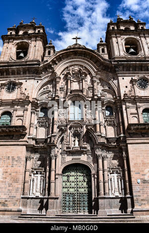 Marzo 30, 2018 - Cusco, Perù: Plaza de Armas e la chiesa della Compagnia di Gesù o la Iglesia de La Compania de Jesus Foto Stock