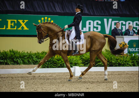 Rolex fase finale della Coppa del Mondo, il Thomas & Mack Center di Las Vegas, Nevada, USA, aprile 2009. Dressage Grand Prix, Minne Tilde (SWE) riding Don Charly 1052: Foto di Peter Llewellyn Foto Stock