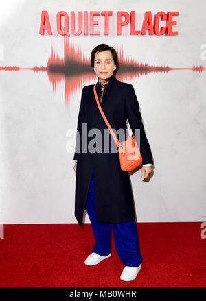 Dame Kristin Scott Thomas frequentando il UN LUOGO TRANQUILLO VIP screening ventola tenutosi presso il Curzon Soho a Londra. Foto Stock