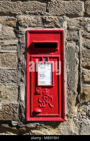 Montato a parete George VI casella postale in Bakewell Foto Stock