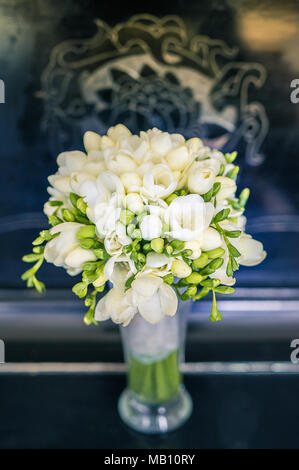 Fresia bianco bouquet di fiori Foto Stock