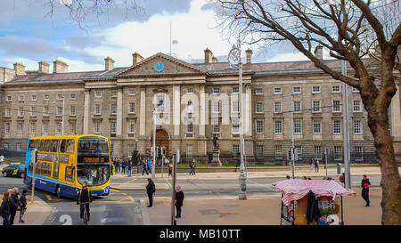 Famoso Trinity College di Dublino - Dublino / IRLANDA - MARZO 21, 2018 Foto Stock