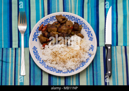 Variazione del "Kao Krapaomoo" . Riso con stanco munched la carne di maiale e il basilico, pepe bell e apio. Cibo tailandese. Foto Stock