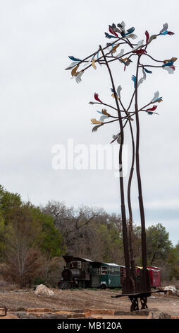 Outdoor arte pubblica da Ed Haddaway a Tingley Beach, Albuquerque, Nuovo Messico (2007): "Vecchia Mamma Fern' (El Bosque de Los Suenos) Foto Stock