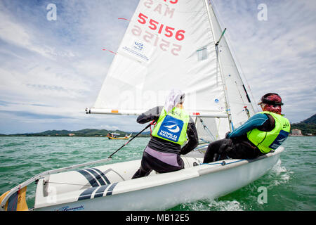 ISAF nazioni emergenti Programma, Langkawi, Malesia. Khairunhanna Bt Mohd Afendy Siti Nurfateha Norulakhairi Bt. 420, numero vela: MAS Foto Stock