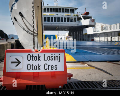 Segno per i traghetti per l'isola di Cres e Losinj, Croazia Foto Stock